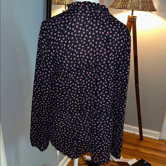 ON 34th Elegant Navy Floral Blouse size M - Picture 6 of 9